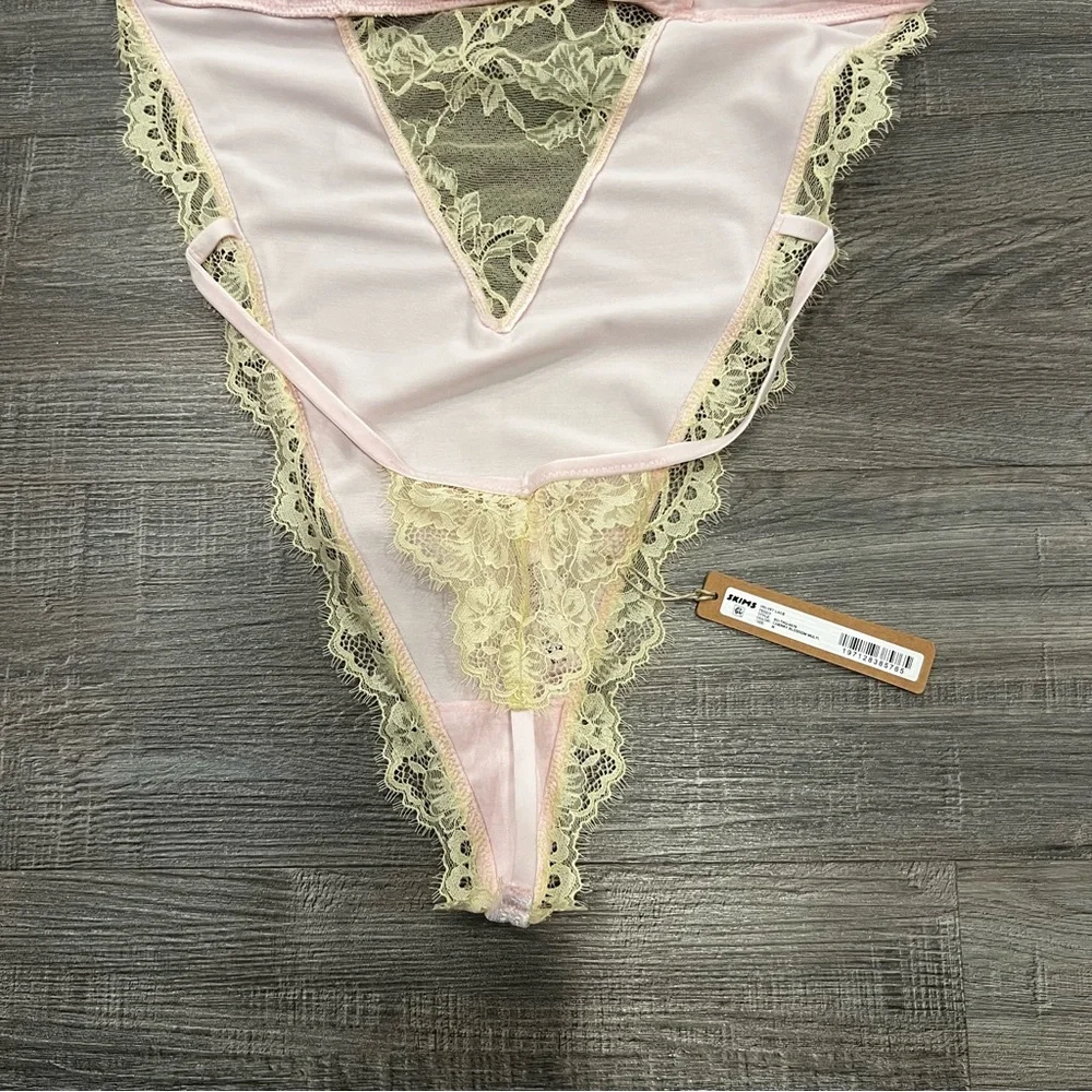 SKIMS velvet lace teddy lingerie one piece - Picture 5 of 7